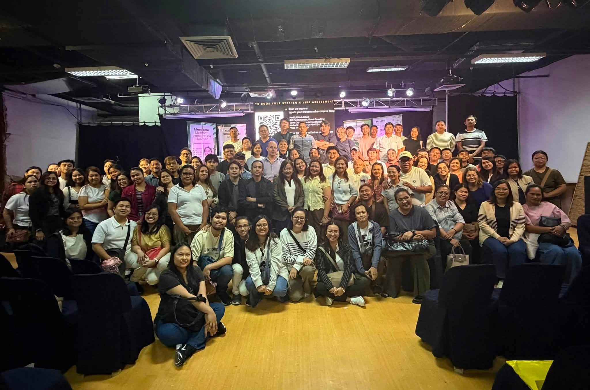 Group photo at the end of a seminar